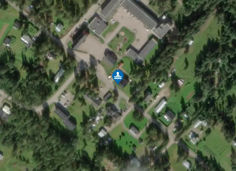 Hakkas simhall från satellit