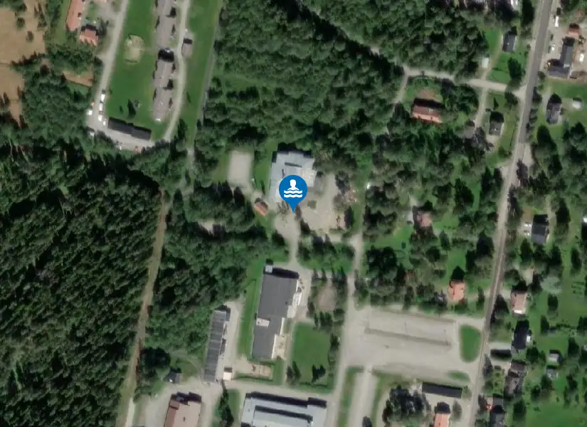 Svenstaviks simhall från satellit