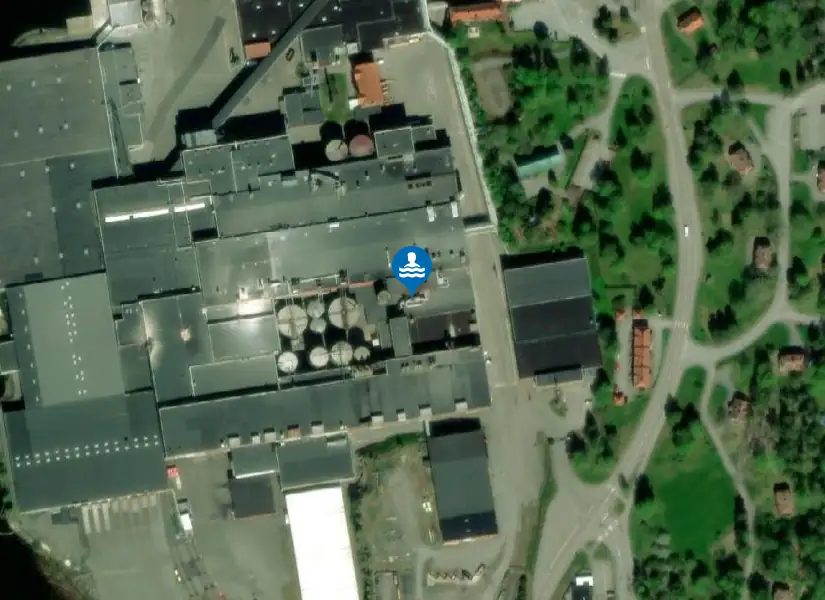 Hallstaviks badhus från satellit