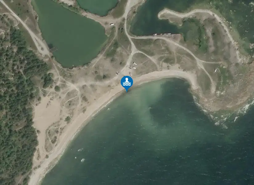 Hellvi: Smöjen badstrand från satellit