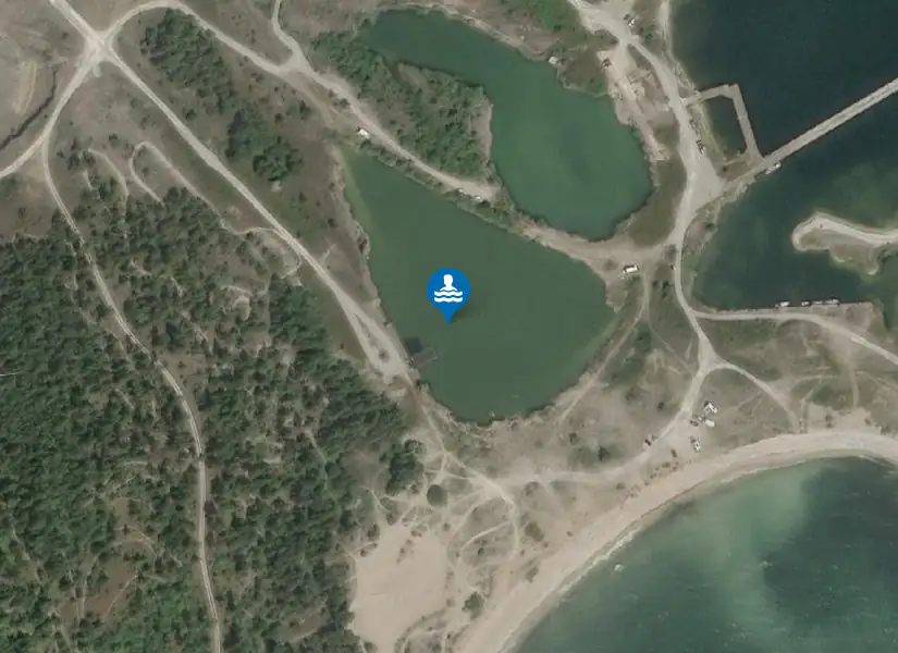 Hellvi: Smöjen kalkbrott från satellit