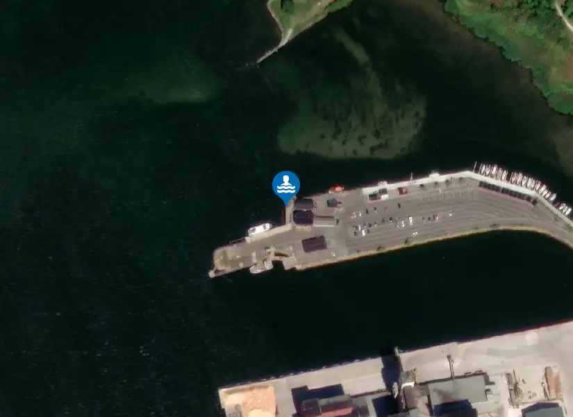 Klinte: Klintehamn badbrygga från satellit