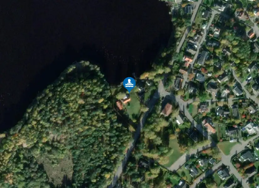 Borsökna, lilla badplats från satellit