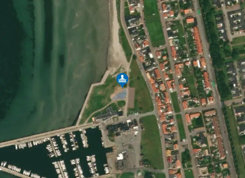 Borstahusens hamn från satellit